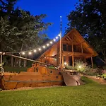 Naarden With Sauna&jacuzzi Chalet *